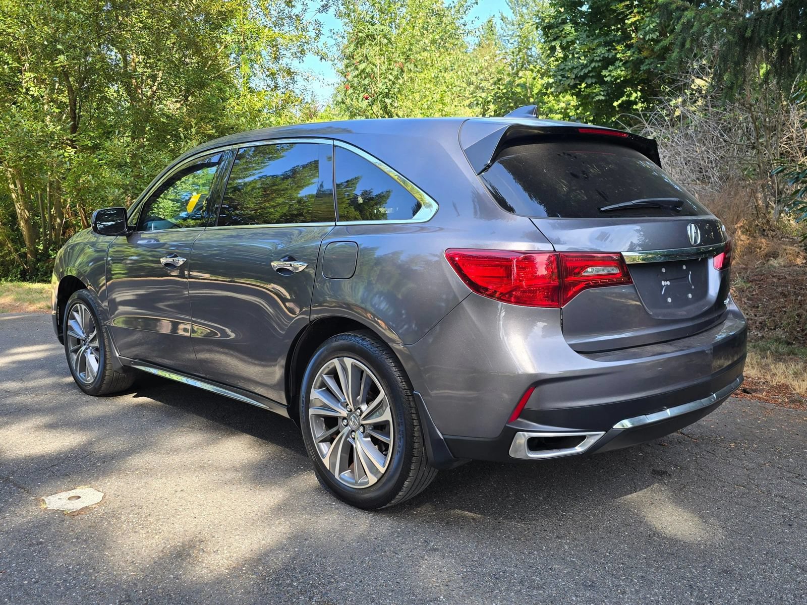 Used 2017 Acura MDX w/ Technology Package AWD/4WD image 3