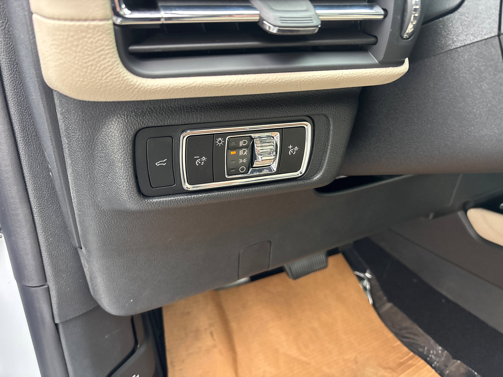 New 2026 Lincoln Corsair Premiere image 14