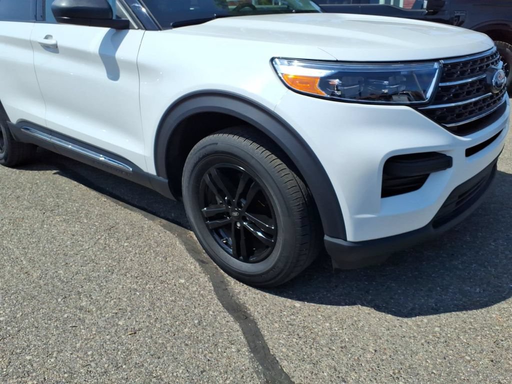 Certified 2023 Ford Explorer XLT AWD/4WD image 5