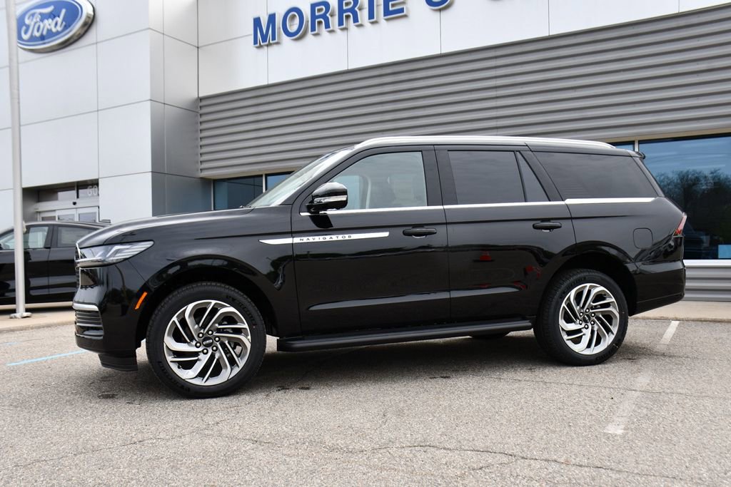 New 2026 Lincoln Navigator Premiere AWD/4WD image 2