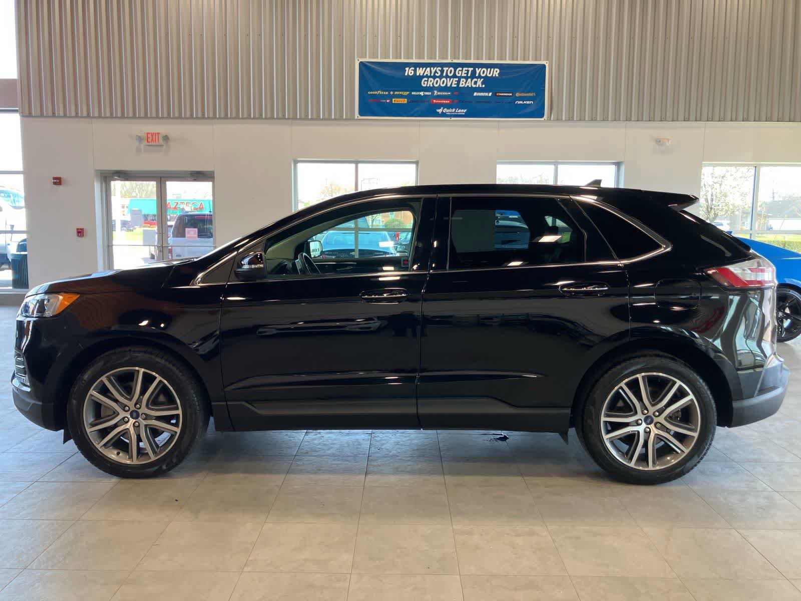 Used 2022 Ford Edge Titanium w/ Class II Trailer Tow Package AWD/4WD image 8