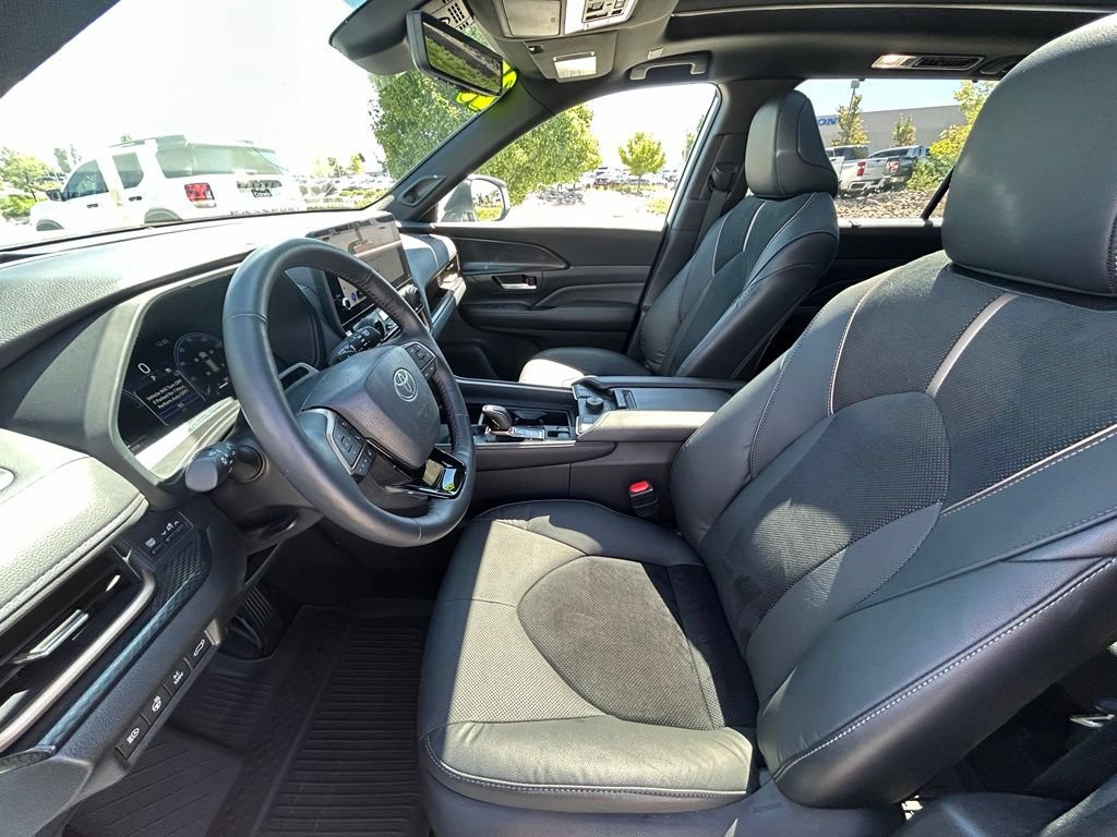 Used 2025 Toyota Grand Highlander AWD Hybrid image 14