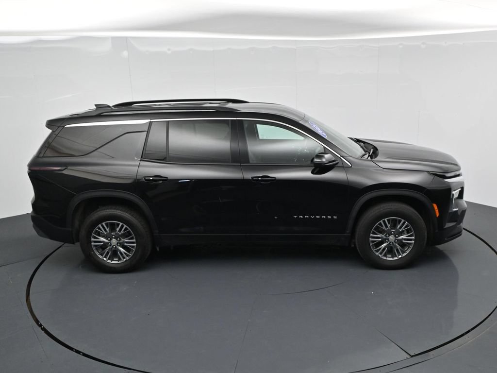 Used 2025 Chevrolet Traverse LT FWD image 25