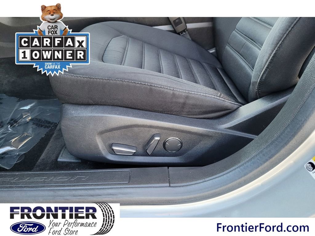 Used 2016 Ford Fusion SE image 12