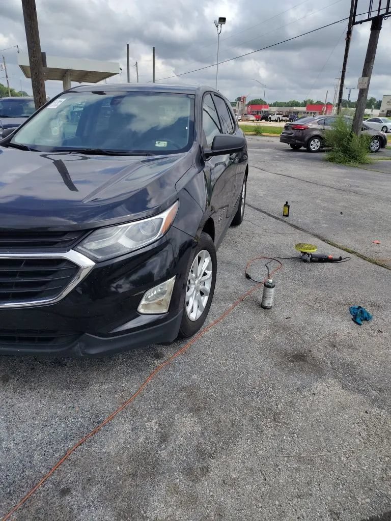 Used 2019 Chevrolet Equinox LS w/ LPO, Cargo Package FWD image 2