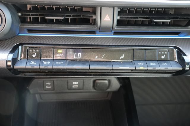 Used 2024 Toyota Prius XLE FWD image 33