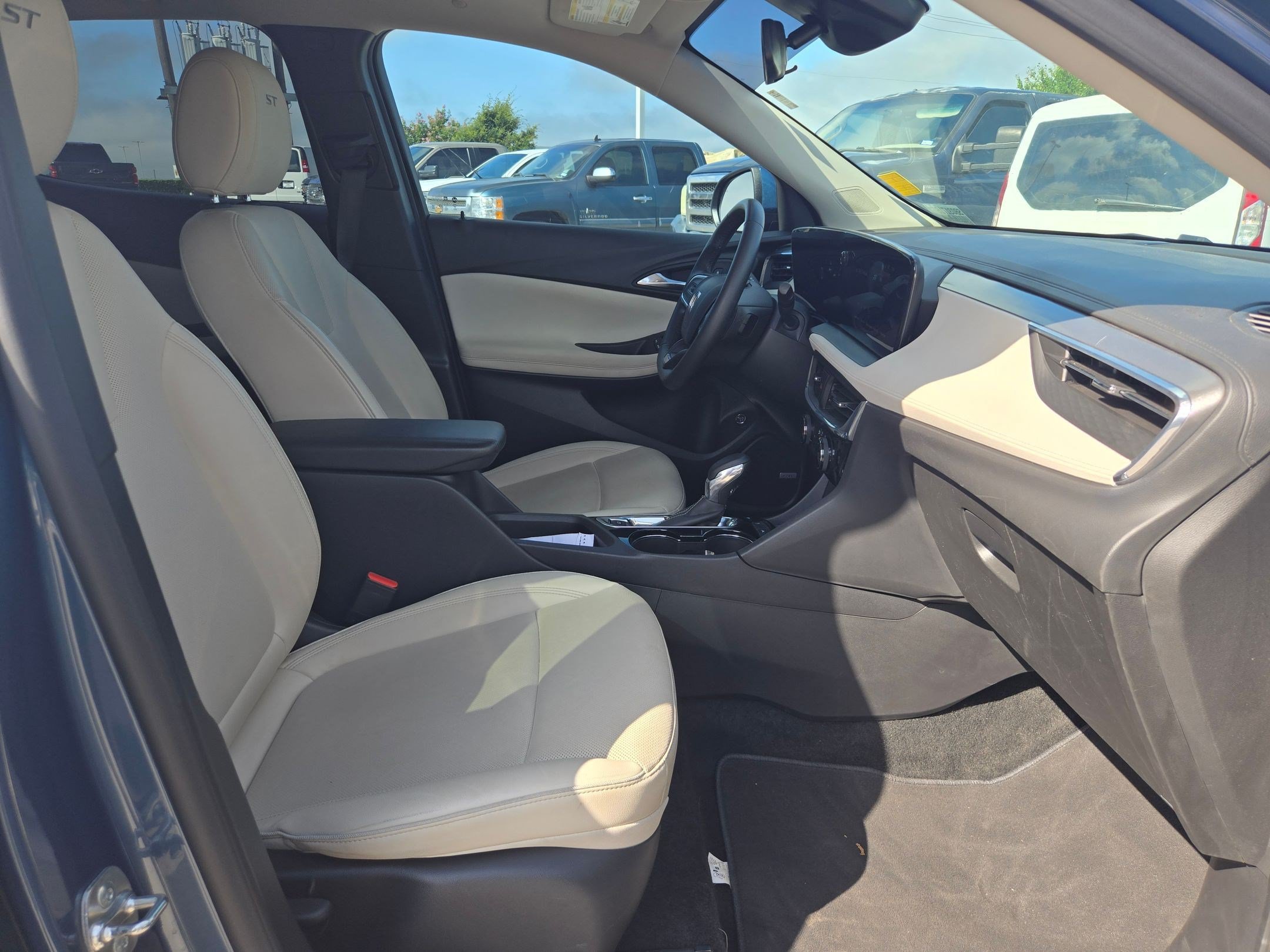 Certified 2025 Buick Encore GX Sport Touring w/ Experience Buick Package FWD image 26
