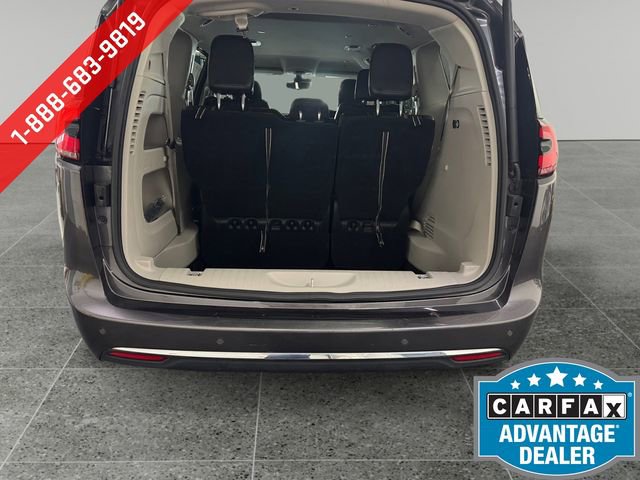 Used 2023 Chrysler Pacifica Touring-L FWD image 14