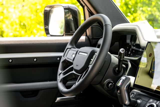 New 2026 Land Rover Defender 110 X-Dynamic SE AWD/4WD image 17