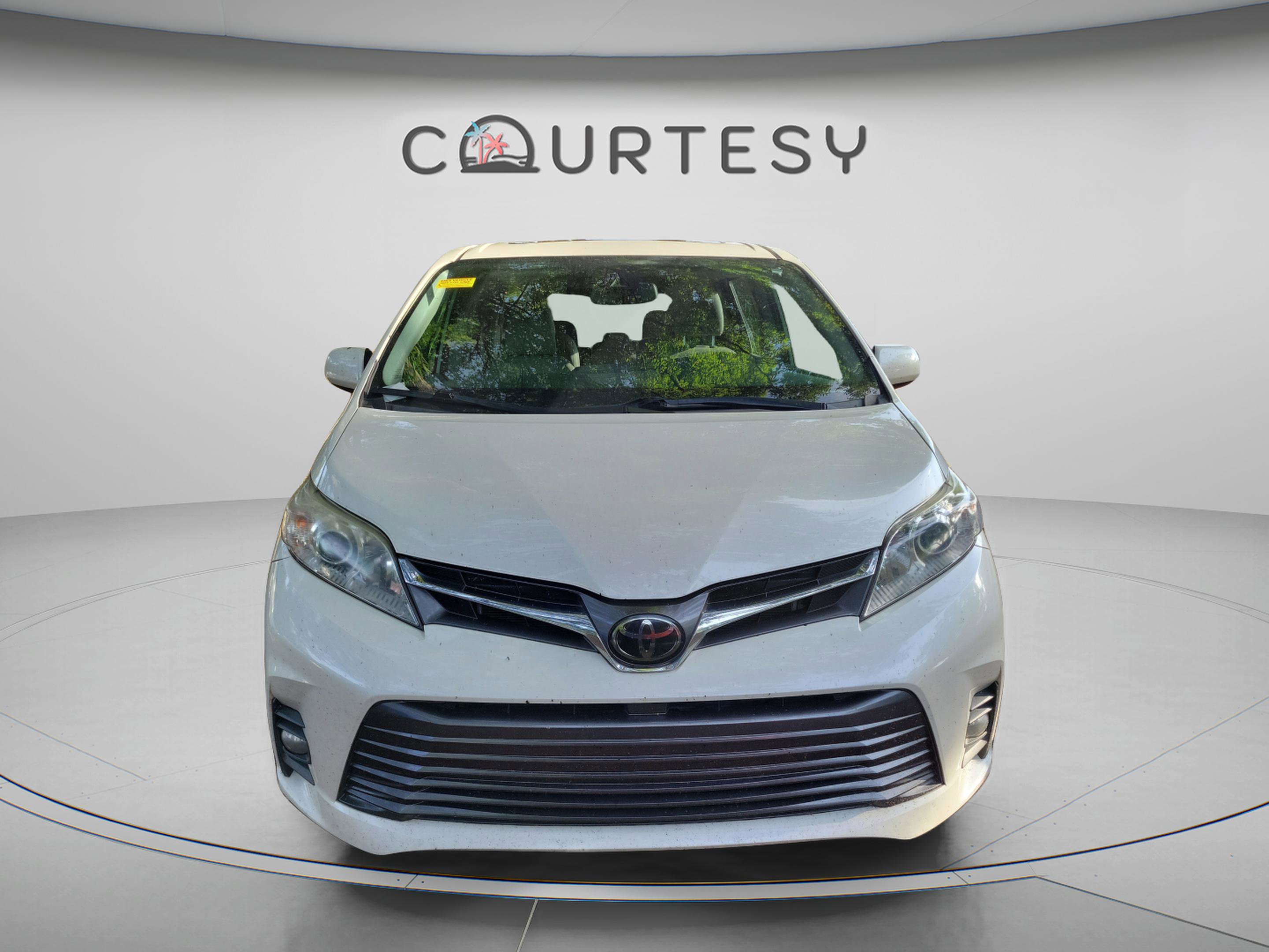 Used 2020 Toyota Sienna XLE FWD image 28