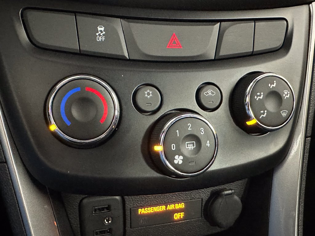 Used 2020 Chevrolet Trax LT w/ Driver Confidence Package FWD image 19