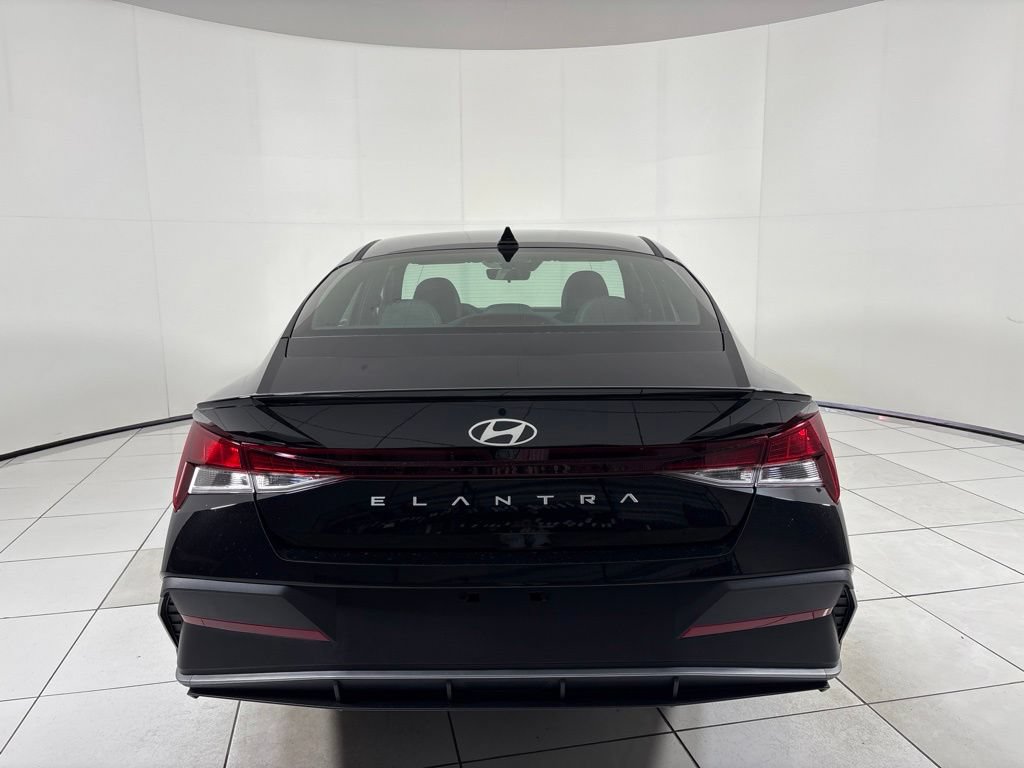 New 2026 Hyundai Elantra SEL Sport FWD image 4