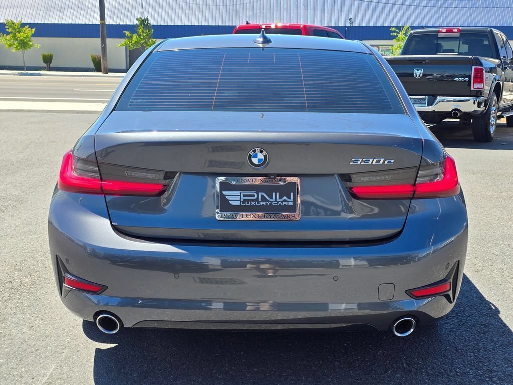 Used 2021 BMW 330e w/ Convenience Package RWD image 5