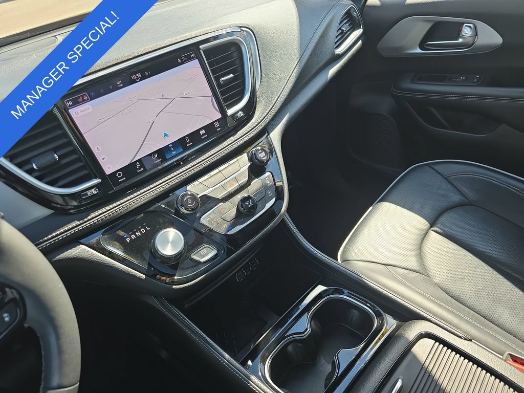 Used 2025 Chrysler Pacifica Limited FWD image 27