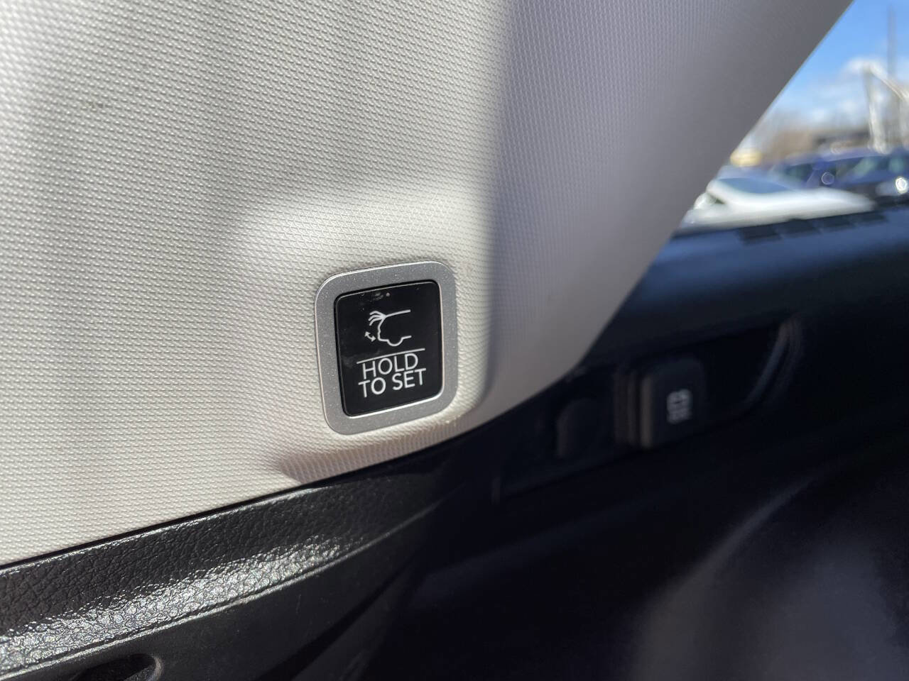 Used 2023 Jeep Grand Cherokee Limited image 14