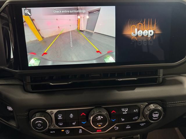 Used 2025 Jeep Gladiator Mojave w/ Safety Group AWD/4WD image 18