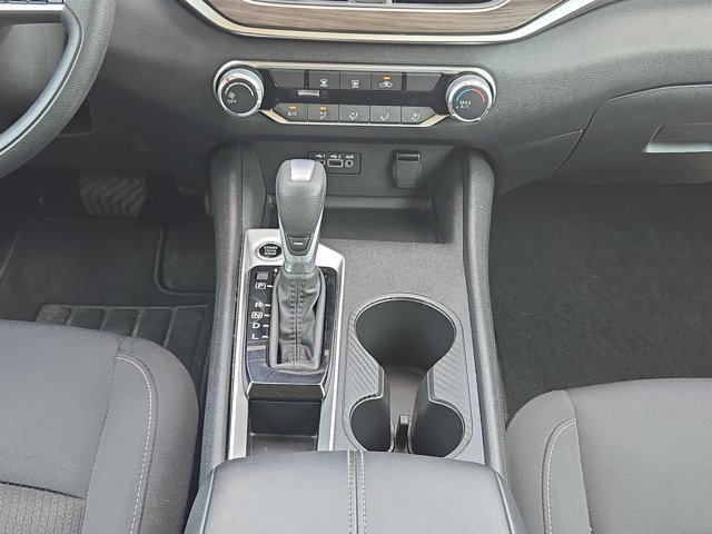 Used 2025 Nissan Altima 2.5 SV FWD image 14