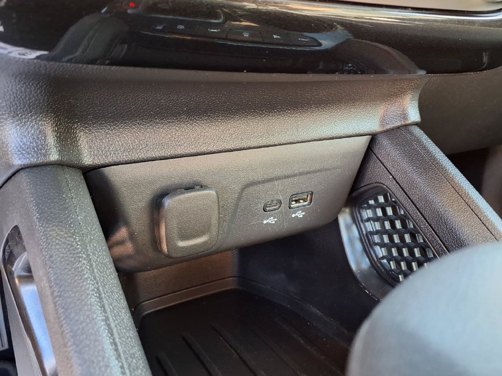 Used 2025 Chevrolet TrailBlazer LT AWD/4WD image 9