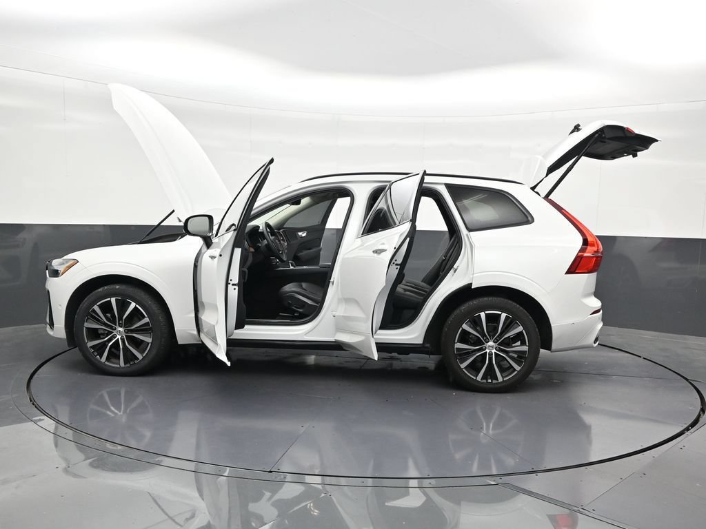 Certified 2024 Volvo XC60 B5 Plus w/ Climate Package AWD/4WD image 33