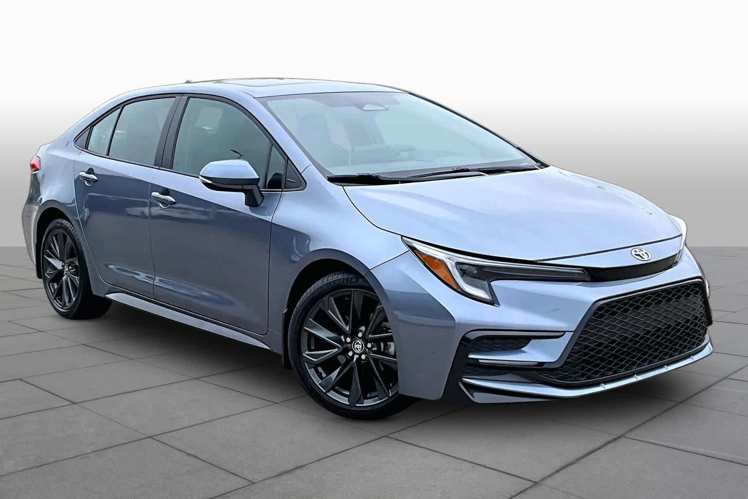 Used 2025 Toyota Corolla SE FWD image 3