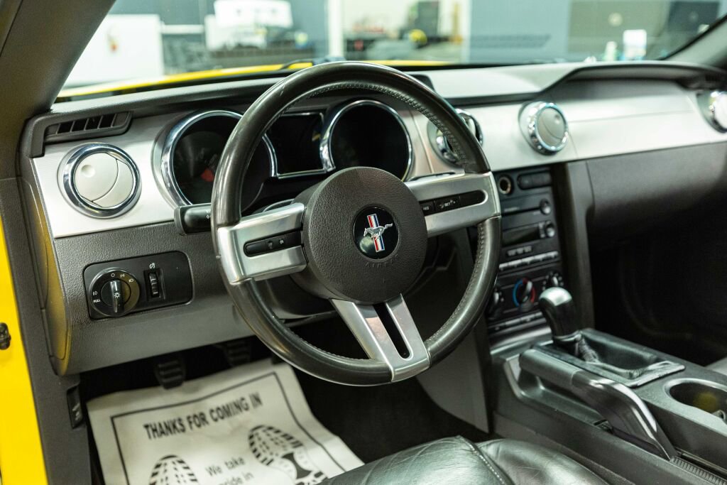 Used 2005 Ford Mustang GT Premium image 7