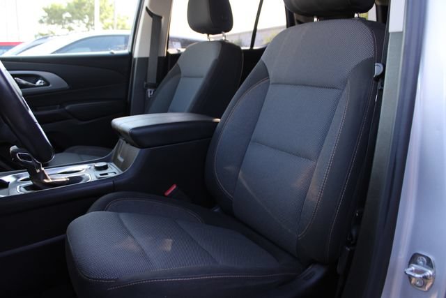 Used 2021 Chevrolet Traverse LT FWD image 19