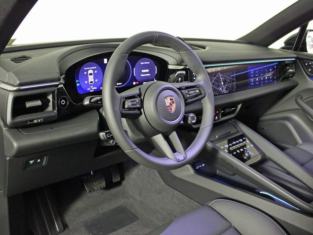 Certified 2025 Porsche Macan 4 Electric image 4