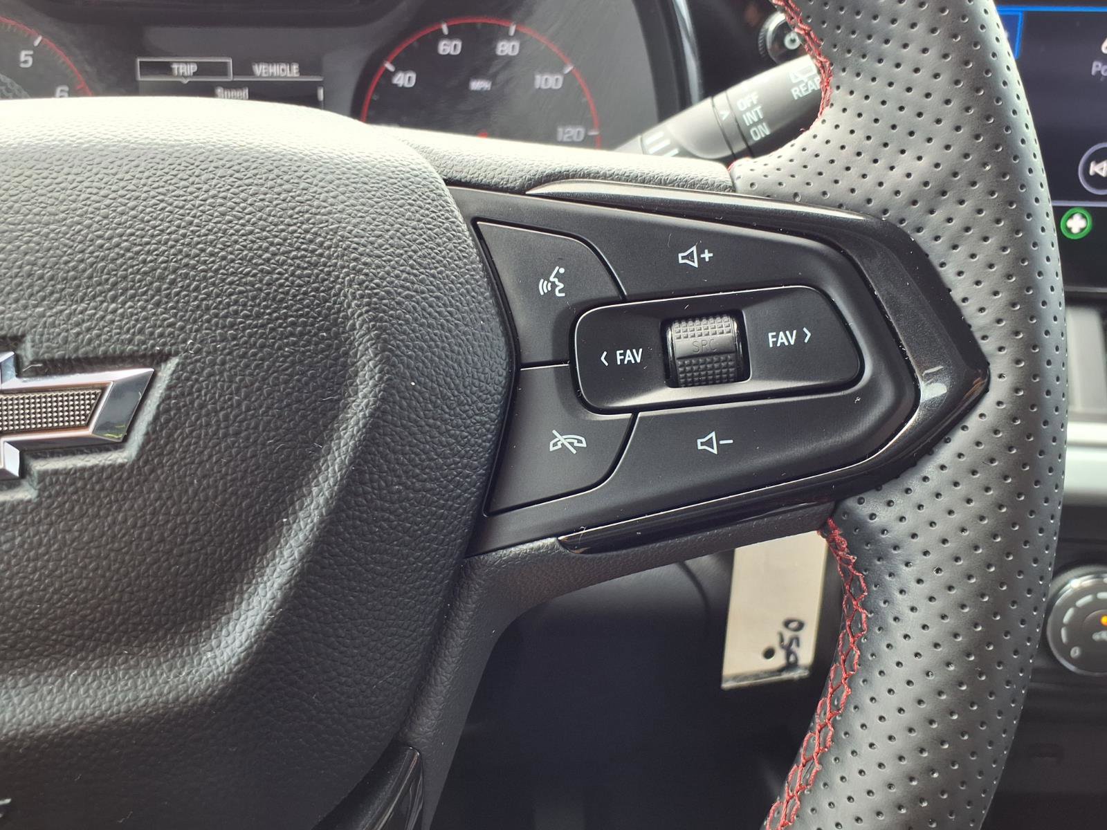 Used 2024 Chevrolet Trax RS w/ Sunroof Package FWD image 16