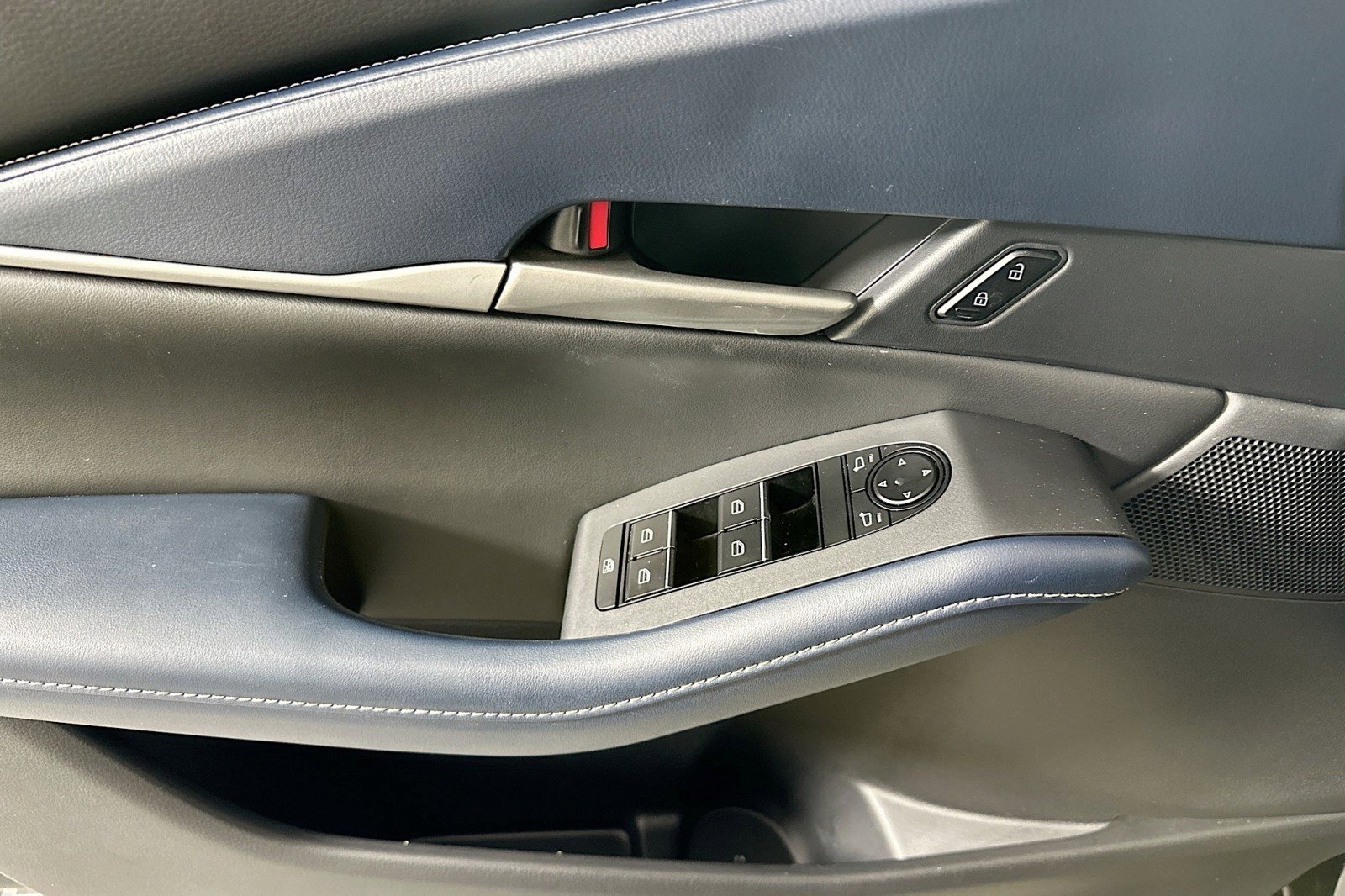 Used 2020 MAZDA CX-30 FWD w/ Select Package image 21