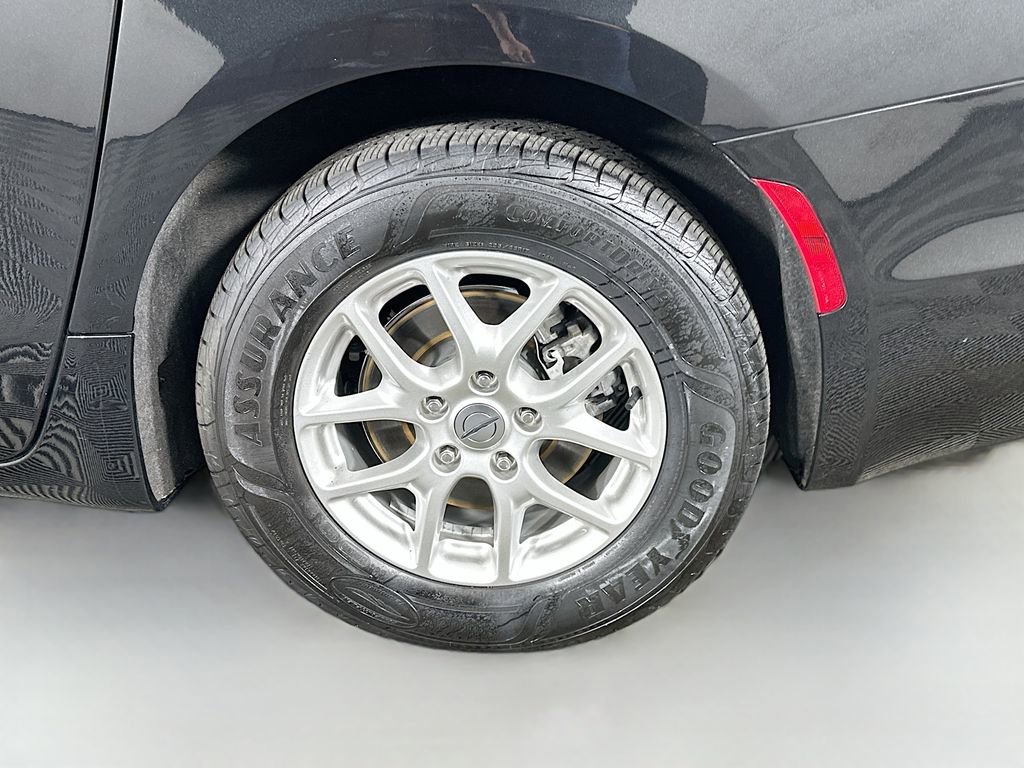 Used 2023 Chrysler Pacifica Touring image 32