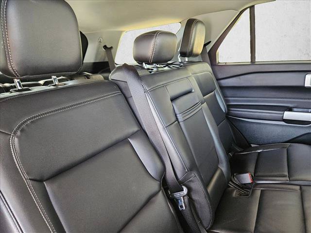 Used 2023 Ford Explorer XLT w/ Equipment Group 202A AWD/4WD image 17