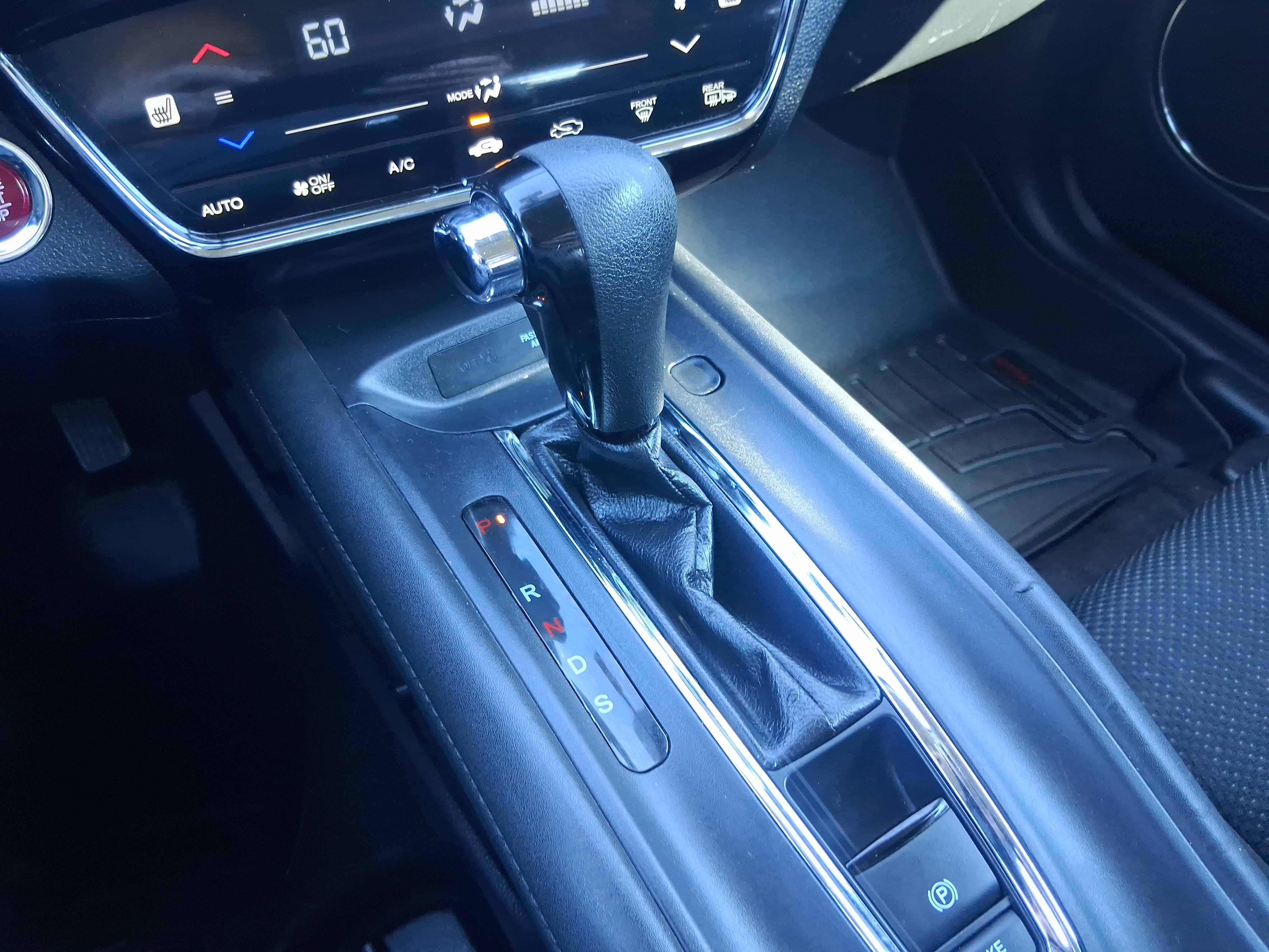Used 2018 Honda HR-V EX image 24