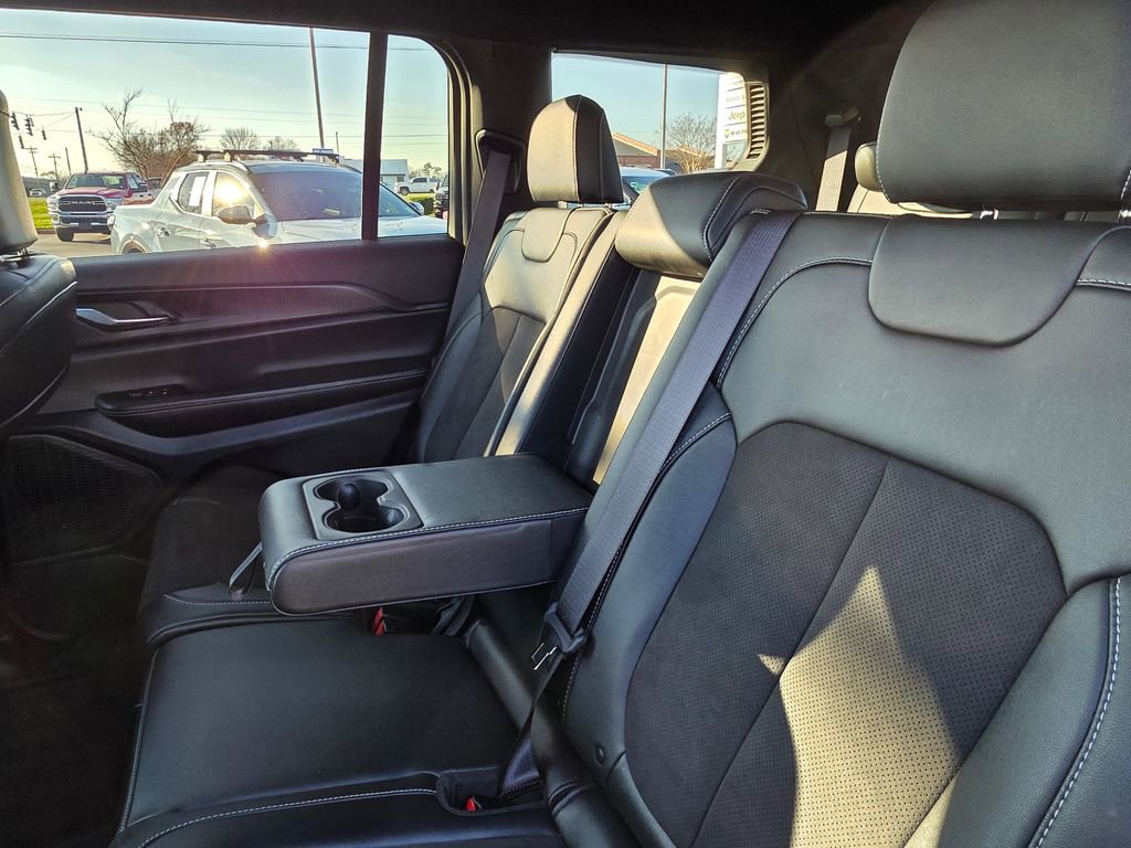 Used 2024 Jeep Grand Cherokee L Altitude image 30