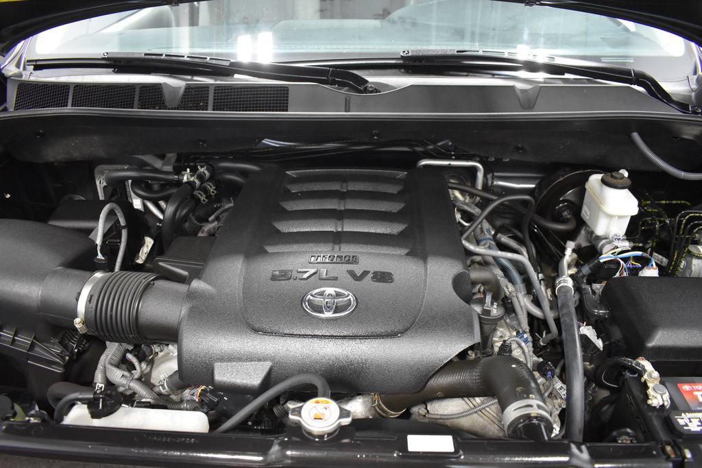 Used 2018 Toyota Sequoia Limited w/ Safety & Convenience Package AWD/4WD image 33