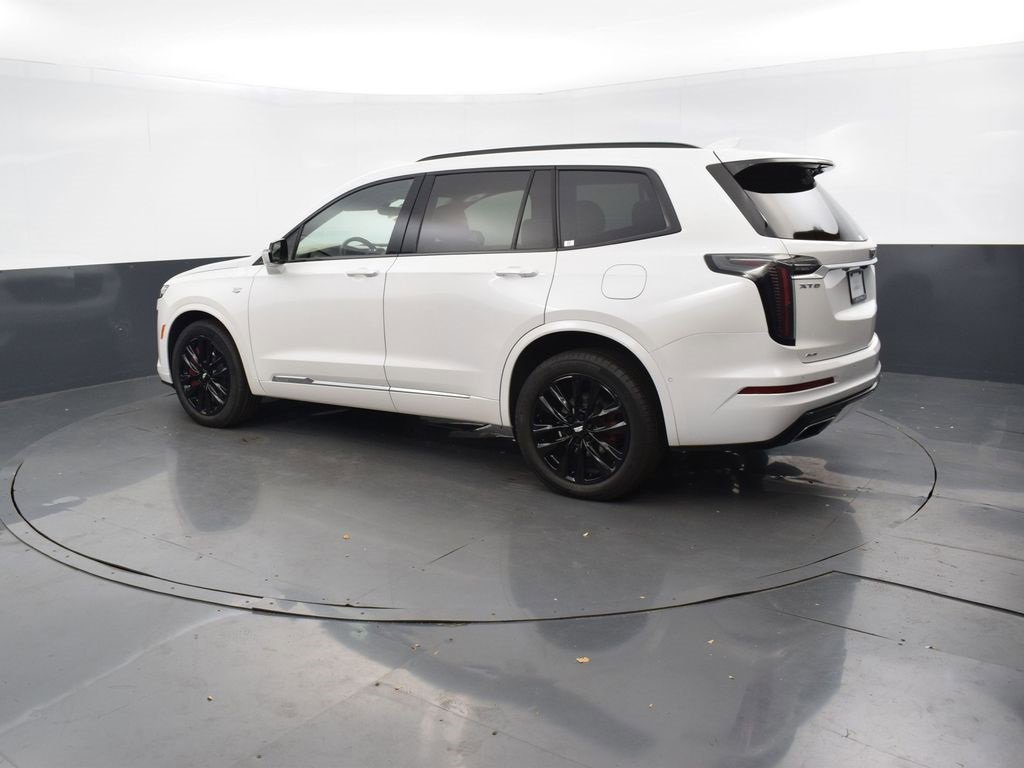Used 2022 Cadillac XT6 Sport w/ Platinum Package image 3