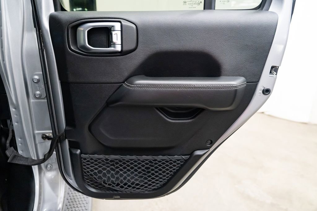 Used 2020 Jeep Wrangler Unlimited Sahara image 28