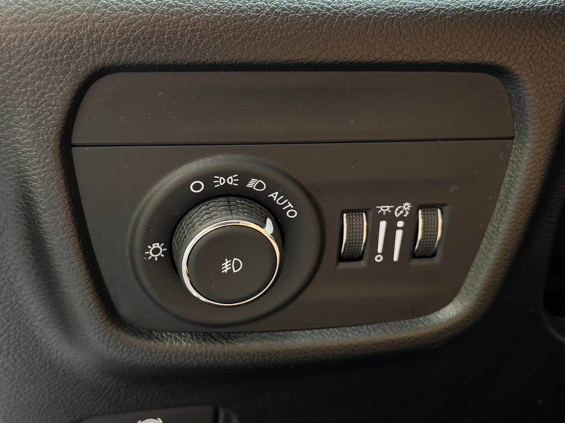 Used 2025 Jeep Grand Cherokee Summit AWD/4WD image 17