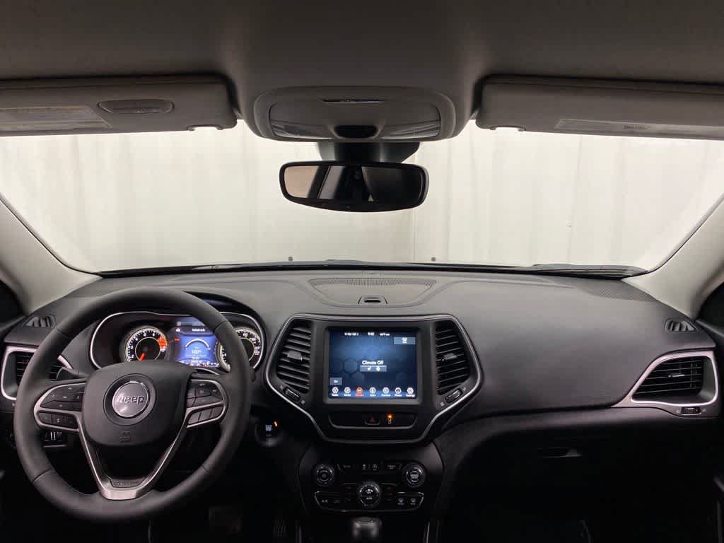 Used 2022 Jeep Cherokee Latitude Lux w/ Mopar Interior Package AWD/4WD image 11