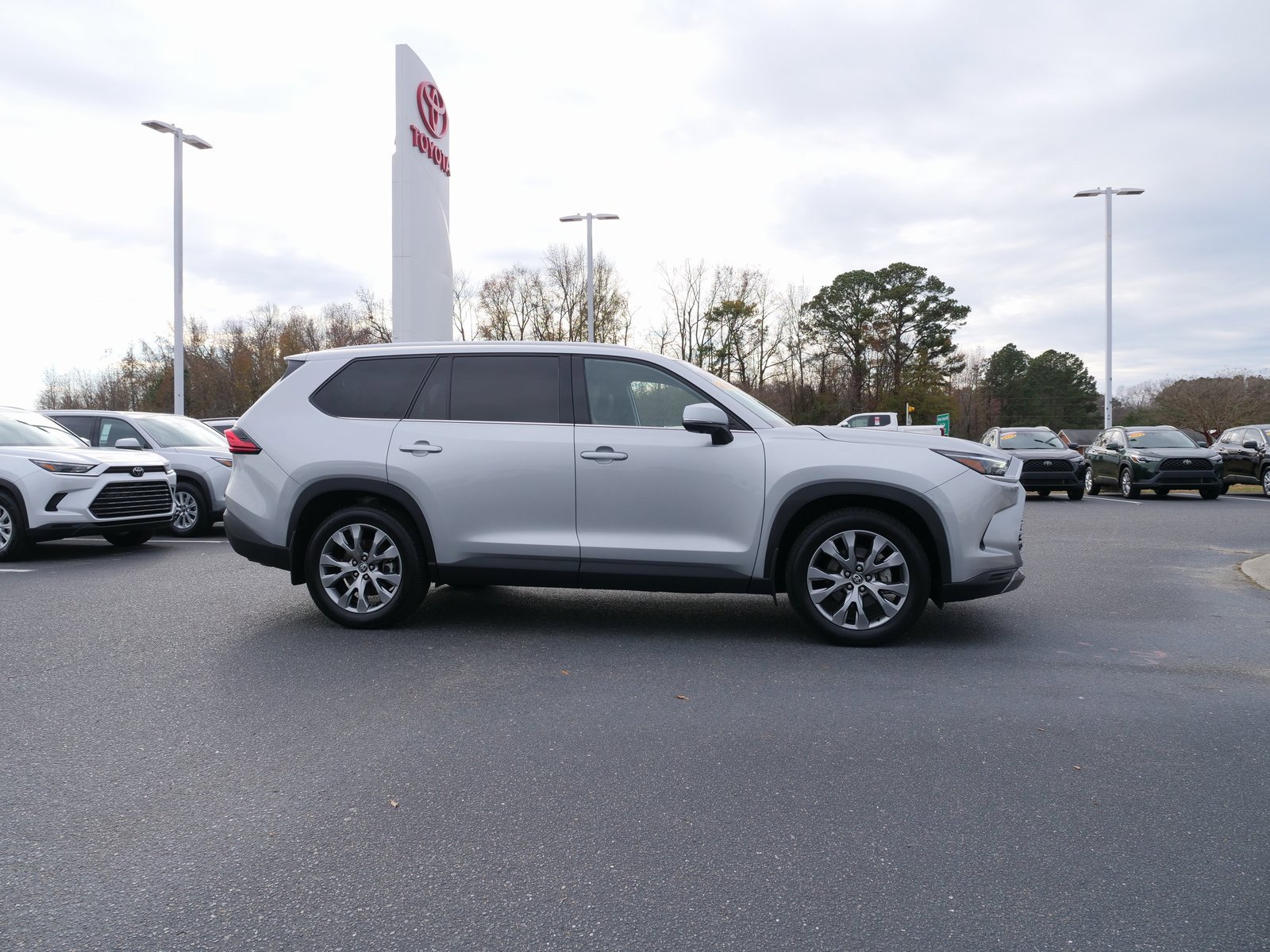 Used 2024 Toyota Grand Highlander Limited image 1