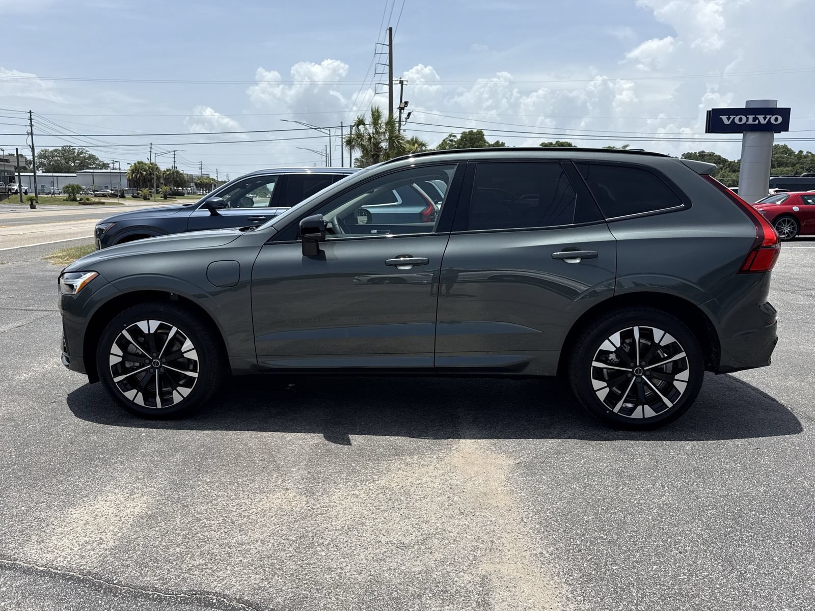New 2026 Volvo XC60 T8 Plus w/ Protection Package Premier AWD/4WD image 2