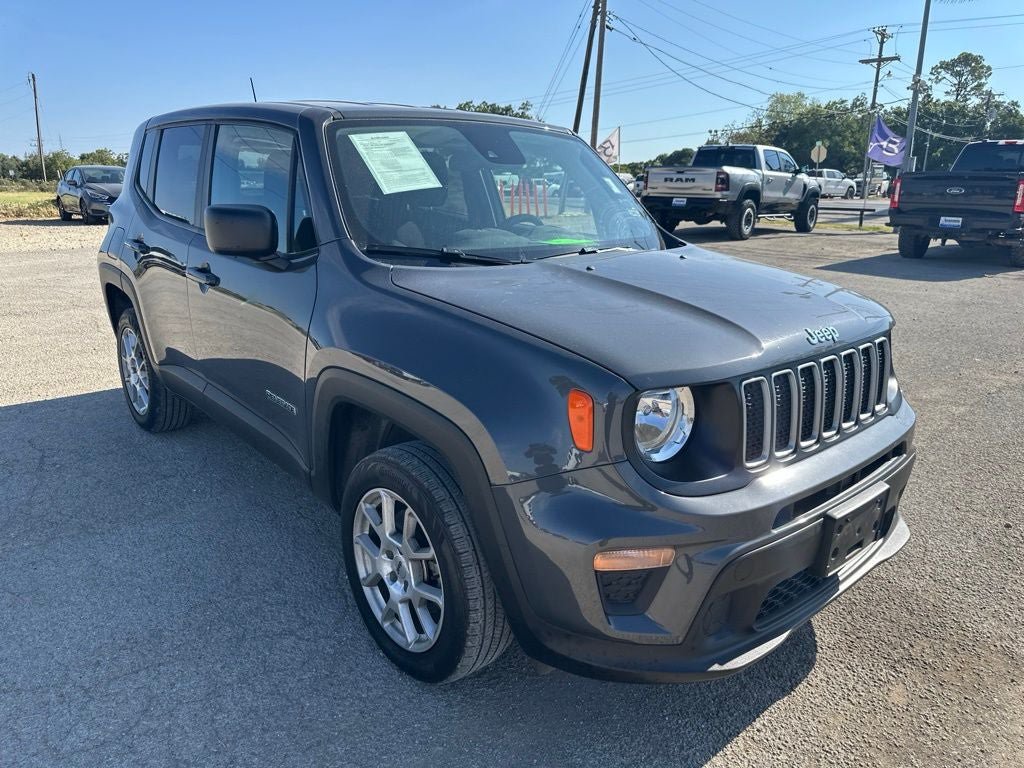 Used 2023 Jeep Renegade Latitude AWD/4WD image 3