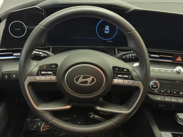 Used 2025 Hyundai Elantra SEL FWD image 22