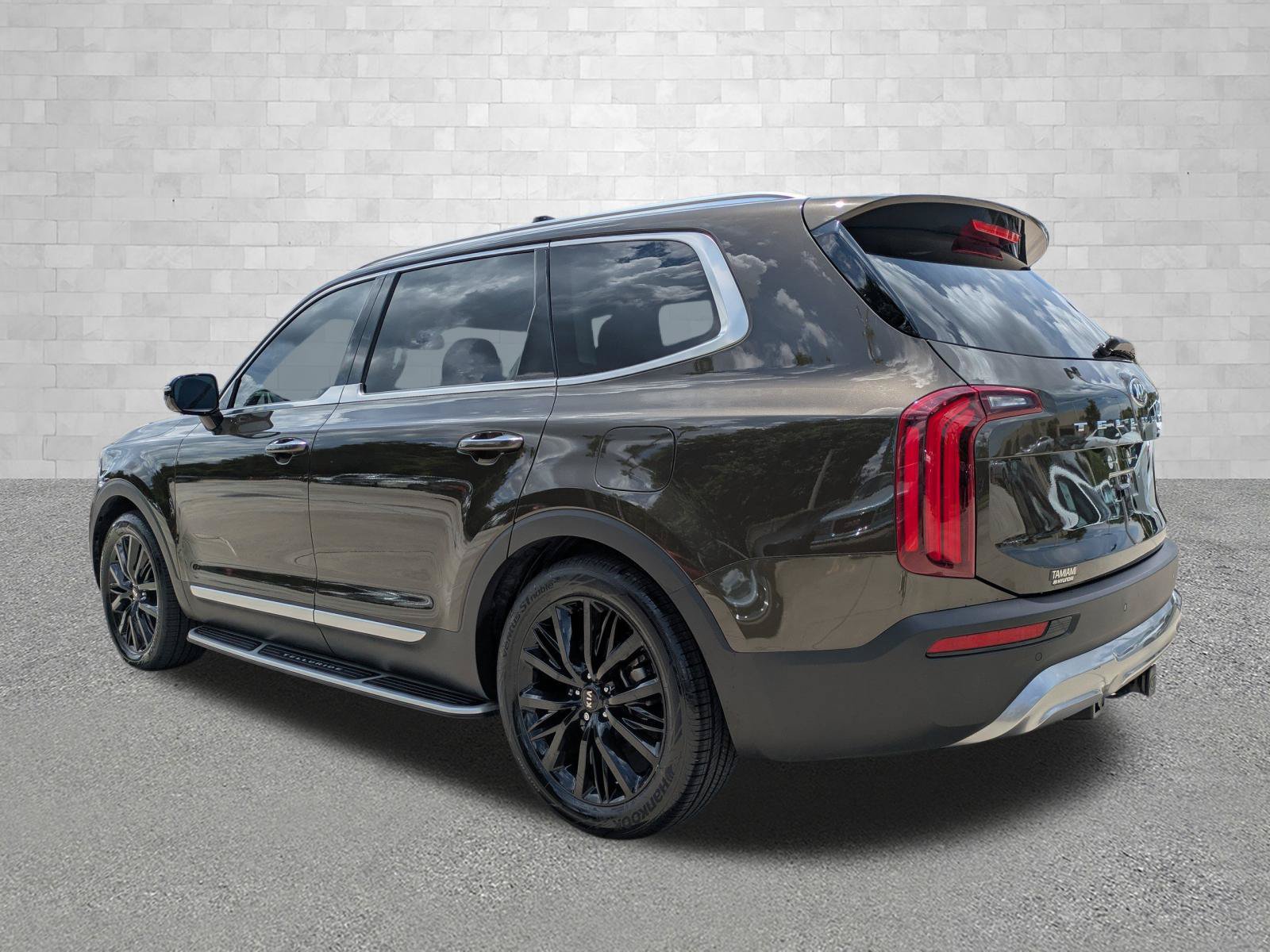 Used 2021 Kia Telluride SX w/ Towing Package FWD image 4