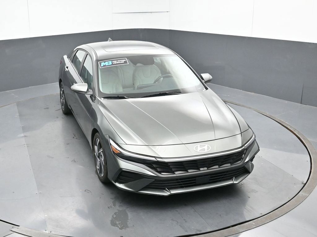 Used 2025 Hyundai Elantra Limited FWD image 52
