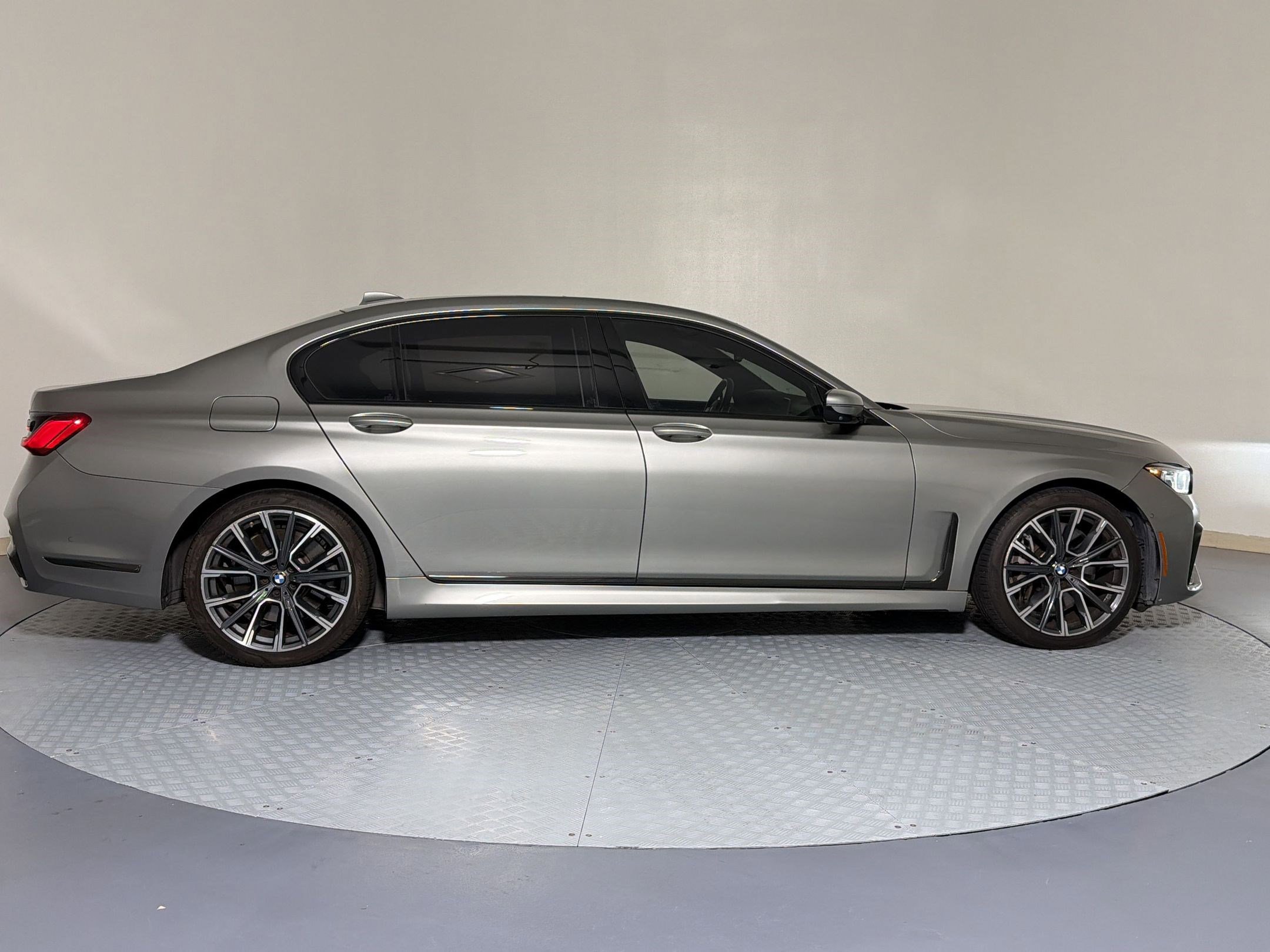 Used 2022 BMW 750i xDrive w/ Luxury Rear Seating Package AWD/4WD image 7