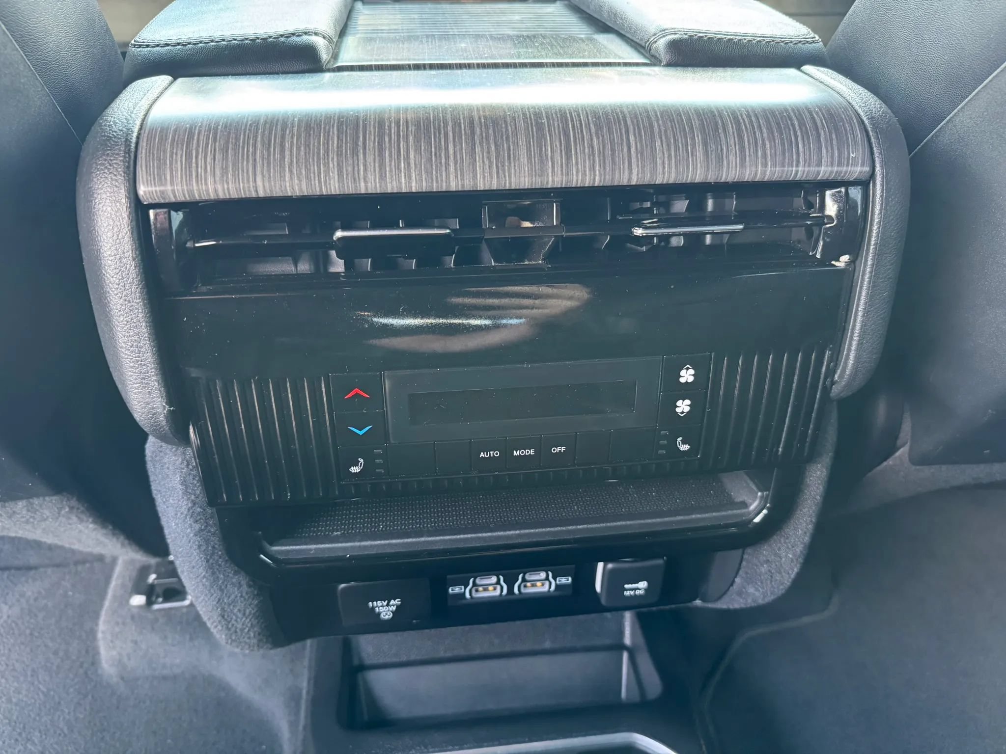 Used 2024 Jeep Wagoneer Series II AWD/4WD image 7