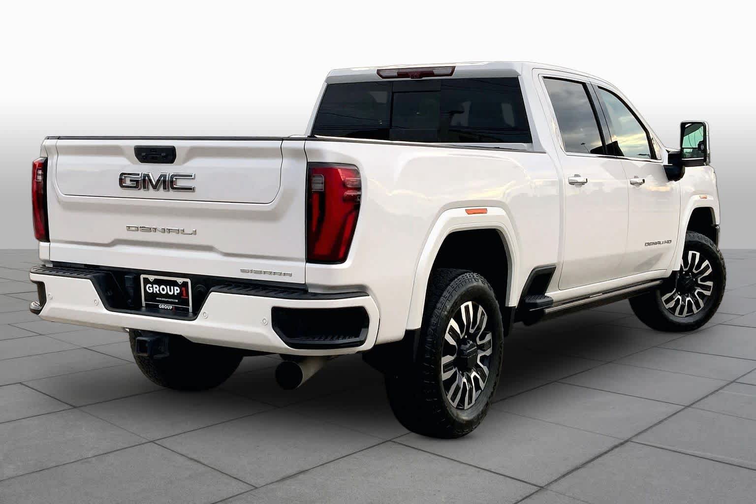 Used 2024 GMC Sierra 2500 Denali Ultimate AWD/4WD image 13