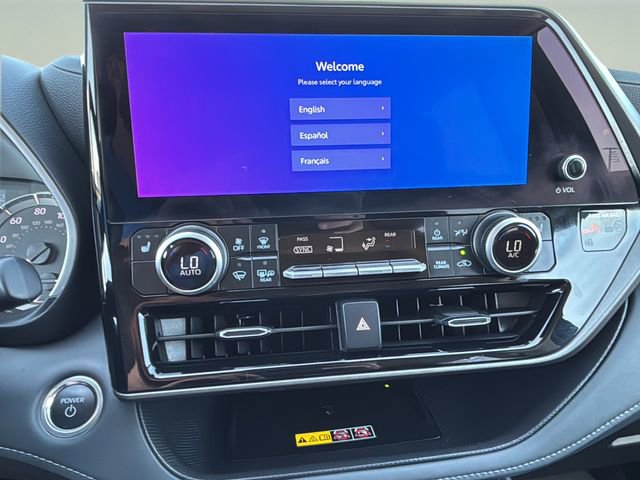 Used 2025 Toyota Highlander XLE FWD image 23
