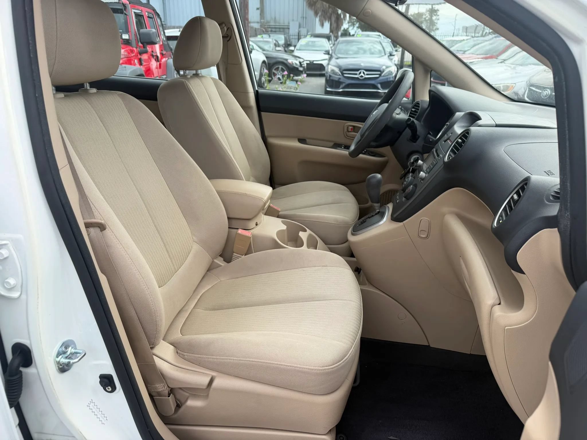 Used 2009 Kia Rondo LX FWD image 11