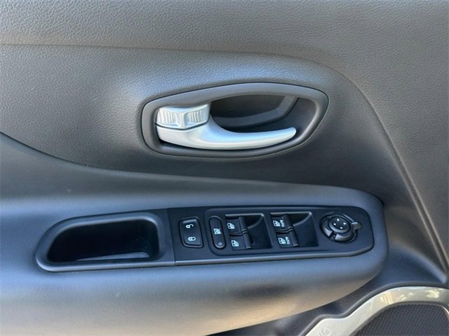Used 2023 Jeep Renegade Limited image 16